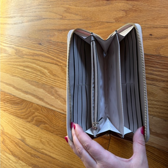 Gold sparkle kate spade wallet - Picture 4 of 4